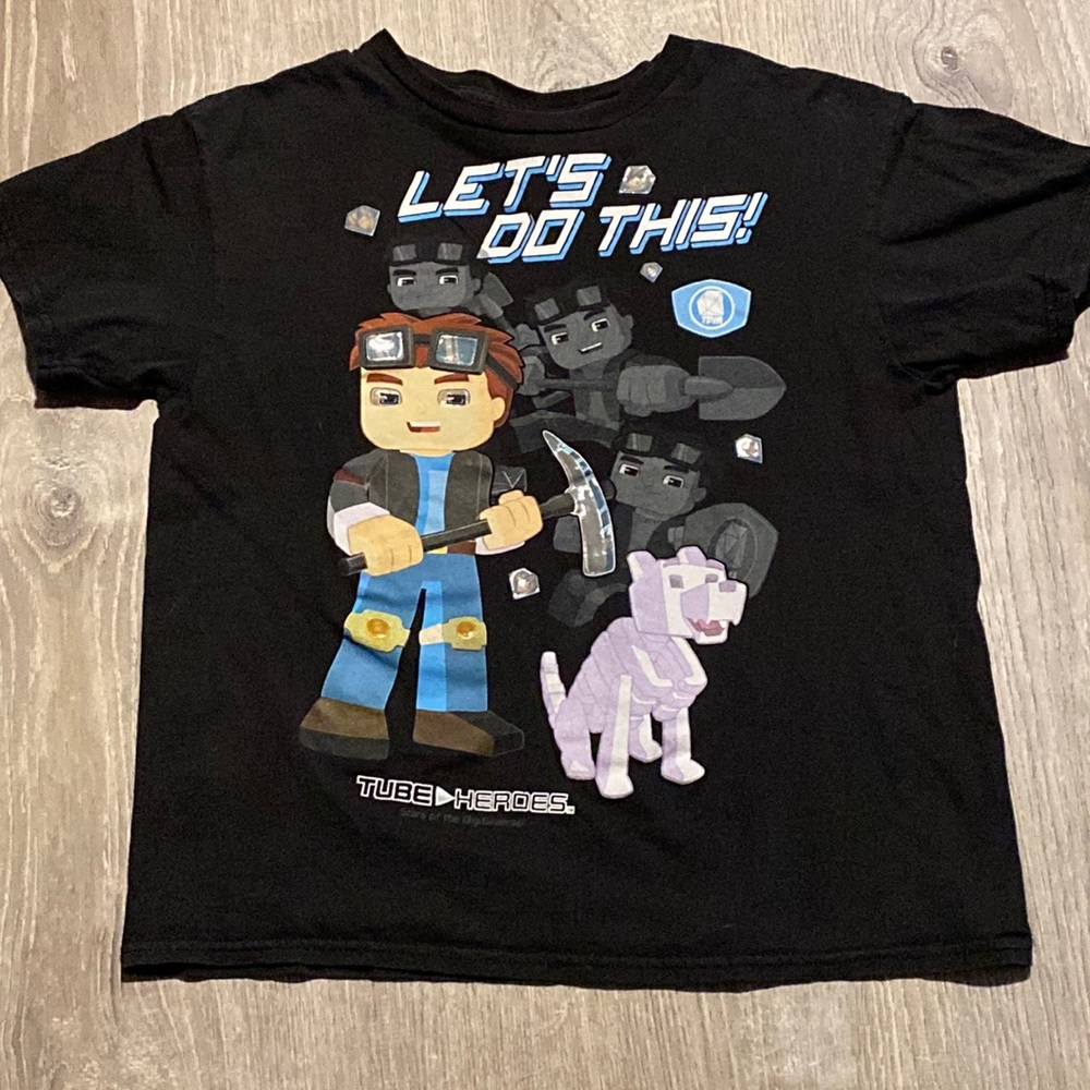 Boys t shirt large